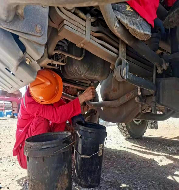 施工前對設(shè)備進(jìn)行全面維護(hù)和保養(yǎng)1.jpg 施工前對設(shè)備進(jìn)行全面維護(hù)和保養(yǎng)1.jpg