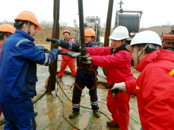 現(xiàn)場指導(dǎo).jpg 現(xiàn)場指導(dǎo).jpg